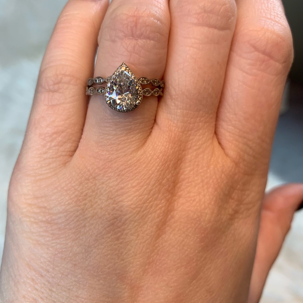 Pear shaped sterling silver engagement ring & band - Picture 8 of 8